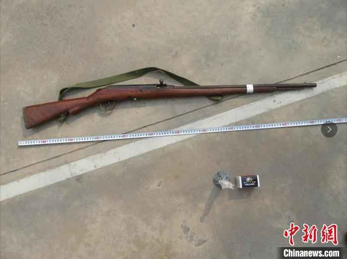 图为查获的枪支。 毕晓东 摄 云南一村民非法捕杀、饲养野生动物被立案调查